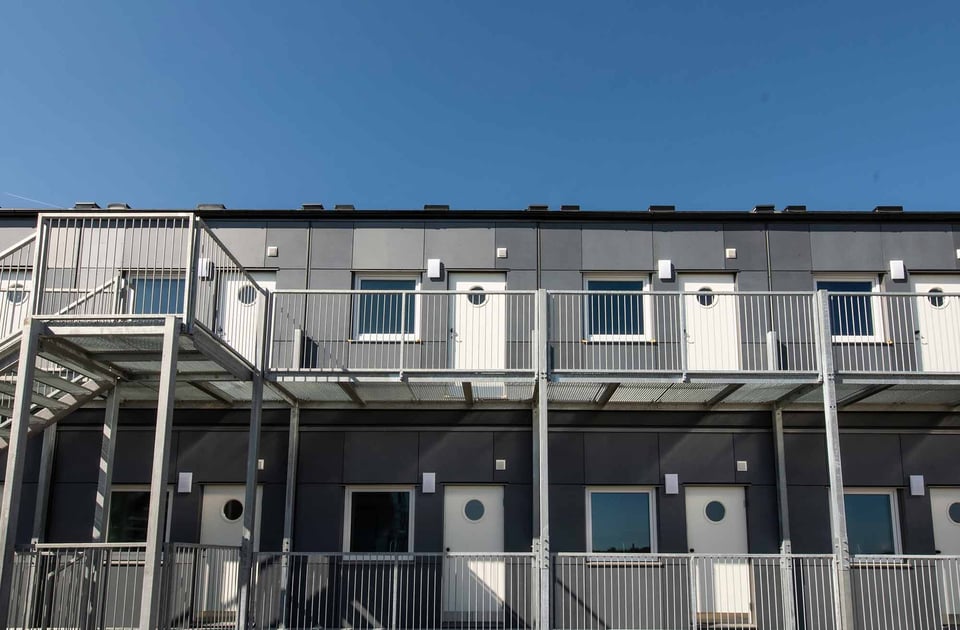 Exterieur van kleine modulaire appartementen